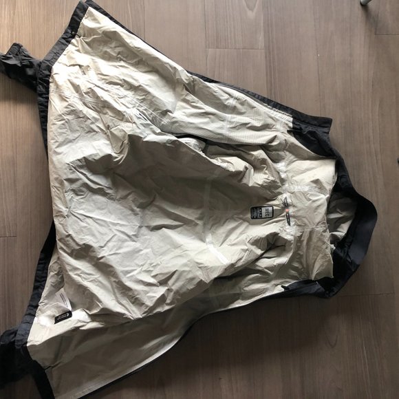 MEC Gore-Tex Flash Cloud Women's Raincoat - Picture 12 of 17